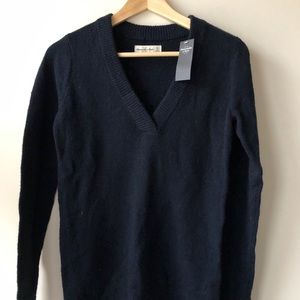 NWT ABERCROMBIE & FITCH WOMENS  V NECK SWEATER